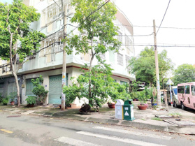 Cho thuê toà nhà góc 2MT siêu rộng 10*20m ba lầu ngay Aeon Bình tân vỉa hè rộng 10m