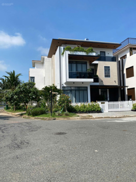 Chính chủ bán căn biệt thự gốc 2 mặt tiền 163m2 giá 3 tỷ, sổ hồng sang tên công chứng