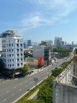 Cho thuê nhà 6 tầng có thang máy, trong suốt, PCCC mặt tiền Nguyễn Văn Linh. LH: 0905 982 668