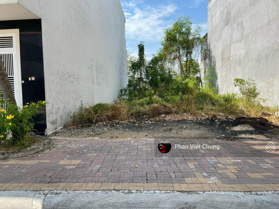 Đất ngộp bán gấp 120m2 MTĐ Võ Văn Tần, P.1, Cà Mau gần Vincom Plaza Cà Mau sổ hồng riêng