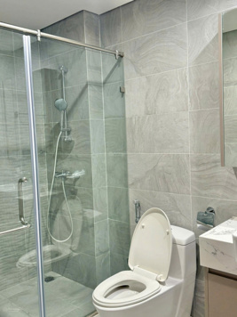 Giá tốt căn hộ 2N2WC DT 65m2 toà R101 trục 05 hướng ĐB Full đồ đẹp giá chỉ 3.850 tỷ