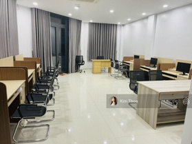 Văn phòng 6x12m sàn Vạn Phúc, sẵn nội thất, gần bãi xe, có thang máy, máy lạnh, hầm. Giá rẻ 7,5 tr