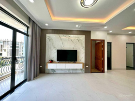 Căn hộ 2PN - 2WC, 90m2 ở Vạn Phúc, nhà thoáng mát, full nội thất cao cấp, có thang máy. Giá 15 tr