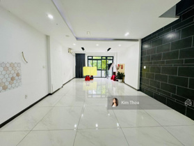 Văn phòng Vạn Phúc 40m2, có ban công, được ở lại, có máy lạnh, WC riêng, hầm để xe. Giá rẻ 6 tr/th