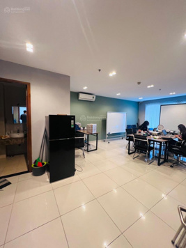 Bán căn hộ Sky Center Phổ Quang, 1PN lớn 48m2 view Phổ Quang, giá chỉ 2,6 tỷ bao gồm thuế phí