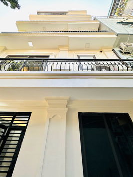 Nhà Đẹp Minh Khai - 5 Tầng, Mặt Tiền Rộng 6.6m, Cách TimeCity Vài Bước - Nhỉnh 8.5 Tỷ! 38m2