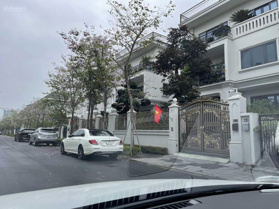 Bán biệt thự sân golf rẻ nhất KĐT Ciputra, nhà 3 mặt thoáng, vị trí đẹp, kết nối thuận tiện, sổ đỏ