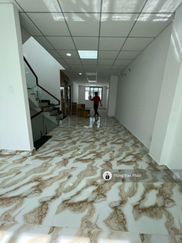 Cho thuê nhà Vạn Phúc có thang máy, 5x21m, hầm + 4 tầng, sàn trống giá 35 triệu thương lượng