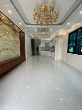 Bán nhà 5 tầng, 38 Xuân La, 50m2, ô tô vào nhà, ô tô tránh nhau, Thang máy nhập khẩu