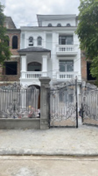Bán biệt thự 242m2 - view vườn hoa, nhà hoàn thiện đang cho thuê ra dòng tiền đều. Giá hơn 23 tỷ