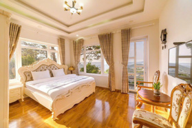 Biệt thự VIP kế bên Dinh Nam Phương Hoàng Hậu, vị trí độc tôn, view rừng núi bao la rất đẹp