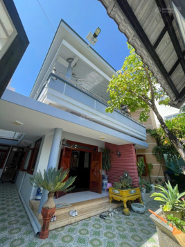 Bán nhà 4PN, 2WC, 166,6m2 tại Nguyễn Biểu B, Vĩnh Hải, Nha Trang, cách biển 500m giá chỉ 17,8 tỷ