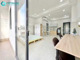 Cho thuê căn hộ mới ban công full nội thất rộng 40m2 ngay ngã tư thủ đức Lê Văn Việt gần khu CNC
