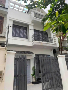 Cho thuê nhà ngang 6m x 20m đường Linh Đông Thủ Đức