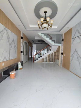 Bán gấp căn nhà phố giá rẻ 1 trệt 1 lầu mới 100% sổ riêng công chứng ngay