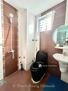 Cho thuê căn hộ studio cửa sổ trời, full nội thất, rộng 27m2, ngay cầu vượt 3 Tháng 2