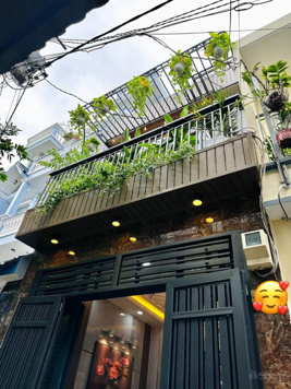 Hot! Cần bán gấp nhà trệt lầu sân thượng Hẻm 922 CMT8, Phường 5, Tân Bình. Giá 6 tỷ