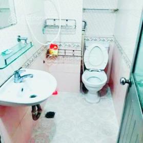 Cho thuê phòng Q. 10, ban công, máy lạnh. 2tr1