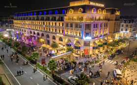 Bán khách sạn biển 5,5 tầng full nội thất cao cấp, doanh thu 550 triệu/năm thanh toán dàn trải