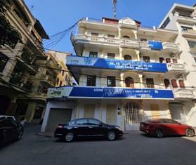 Cho thuê nhà Trần Quốc Hoàn 100m2 x 5 tầng, MT 20m, oto đỗ vài cái trước cửa