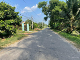 Bán đất tặng căn nhà đẹp ở ngay, sát nhựa tiện ở, đi làm công ty, giá ngợp 599tr