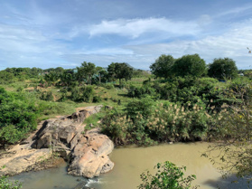 Bán đất gần nút cao tốc Ma Lâm, 2000m2 CLN cặp kênh suối gần chợ, UB