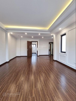 Cho thuê gấp nhà phân lô khu vực phố Văn Cao. 70m2 x 7T, nhà mới vừa xây xong. Giá thuê 30tr/th