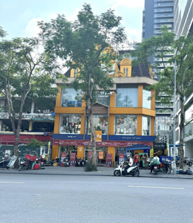 Cho thuê nhà MP Hai Bà Trưng - Hoàn Kiếm. Diện tích 250m x 3 tầng. Lô góc 2 mặt tiền. LH 0914 624 186