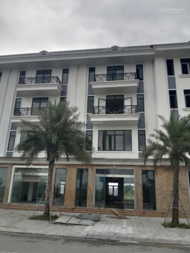 Giá 10,6 tỷ. Nhà 4 tầng 1 tum 2 mặt tiền - Khu đô thị Hà Mỹ Hưng - đường Hàm Nghi - TP Hà Tĩnh