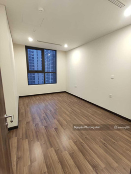 Hiếm: Cho thuê căn hộ 3PN, 95m2, đồ cơ bản tại Mipec Xuân Thủy, giá 17.5triệu. LH: 033''704''5858