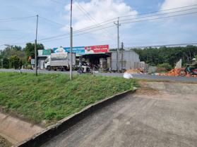 2,15 tỷ. 939m2. Đối diện trường học. Mặt tiền đường nhựa