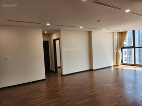 Hiếm: Cho thuê căn hộ FLC 265 Cầu Giấy chia 3PN, 2WC, 120m2, giá 17tr/tháng. Liên hệ: 0355.965;987