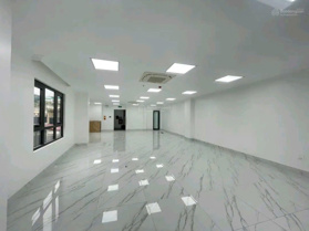 Bán tòa nhà văn phòng phố Hoàng Quốc Việt 125 m2, mặt tiền 6,3m x 8T lô góc thông sàn giá 50 tỷ