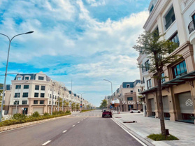 Bán căn Shophouse 75m2 xây 5 tầng, hơn 300m2 sử dụng, giá chỉ 4,x tỷ, gần công viên trung tâm