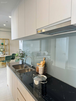 Cho thuê căn hộ full nội thất view hồ bơi 6tr5, nhà mới ra Tết ở ngay, free PQL 2 năm