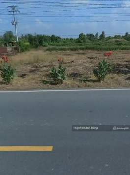 Cần bán gấp đất gần chợ Ba Đồng MT Đ. DT 902 Mỹ Phước Mang Thít Vĩnh Long 120m2 SHR thổ cư 100%