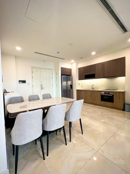Căn hộ Vinhomes Golden River cho thuê 3PN full nội thất chỉ 35 triệu/tháng