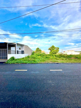 Bán gấp 20x60=1.200m2, SHR thổ cư, nằm ngay trung tâm, MT nhựa rộng 42m, ngay cổng KCN, giá 460tr