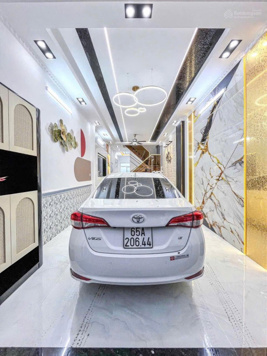 Bán nhà lầu mới xây Full nội thất diện tích rộng sổ hoàn công nhà đậu được oto trong nhà giá rẻ