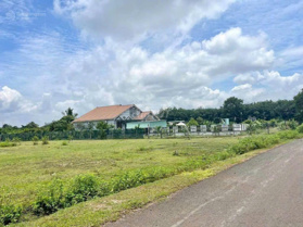 Kẹt tiền KD sang nhanh 2.291m2 đất, MT đường 18m thông ngay KCN sát trường học, chợ. Gía 160 triệu