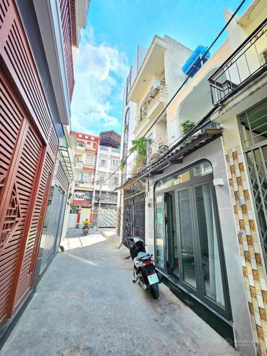 Nhà hẻm oto DT 40m đường Bùi Đình Tuý Bình Thạnh. 5ty850