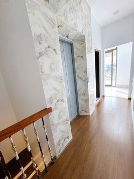 Nhà 5 Tầng Nhuệ Giang - Phân Lô Ô Tô Vào Nhà, Thang Máy Hiện Đại, Full Nội Thất - Giá Chỉ 12.5 Tỷ!
