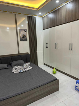 Cho thuê nhà 3 tầng có 4PN, 3WC, tầng 1 kinh doanh, có chỗ để ô tô trong nhà, Khai Quang, Vĩnh Yên