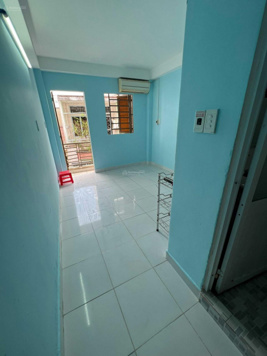 Phòng ban công, máy lạnh, tự do tại 68/58E Thích Quảng Đức