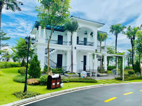 Bán căn BT khoáng nóng Villas Onsen View hồ sen giá 6,3 tỷ. HTLS 0% trong 36 tháng