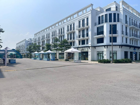 Bán shophouse ngay bờ biển Sầm Sơn, sở hữu vĩnh viễn, sổ sẵn sang tên. Giá 5,9 tỷ