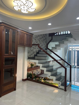 Bán gấp căn nhà mặt tiền hẻm 8m Cộng Hòa phường 4 Tân Bình, 4.5x20m, 4 lầu, 15,5 tỷ TL