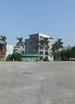 Đường 30m, nhìn ra khu trung tâm, view thoáng tặng nhà 5 tầng xây thô, 113m2 kinh doanh đỉnh