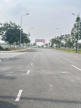 Bán căn liền kề xây thô mặt đường trung tâm khu đô thị HUD4 TP Sầm Sơn. Lh: 0972 968 ***