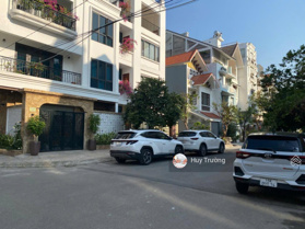 Bán nhà phố Lê Hồng Phong, 120m2, nhà phân lô ô tô dừng đỗ, 6 tầng, thang máy, gần hồ, ở sướng